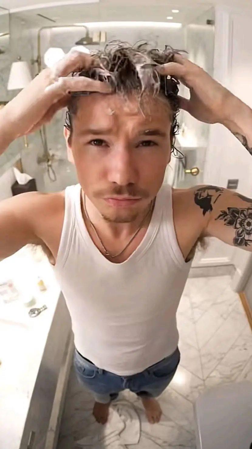 ai character: Martinus gunnarsen background