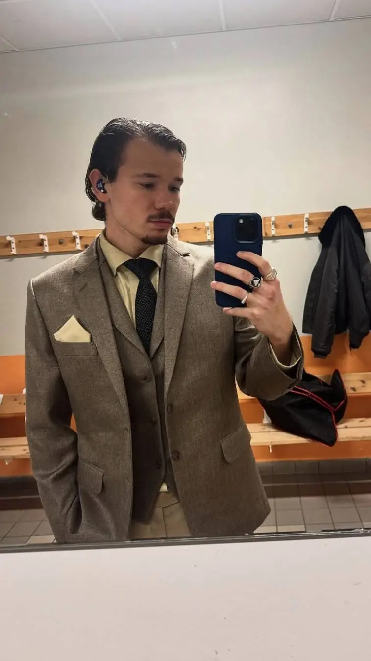 ai character: Martinus Gunnarsen background