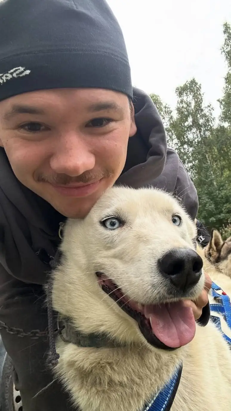 ai character: Martinus Gunnarsen background