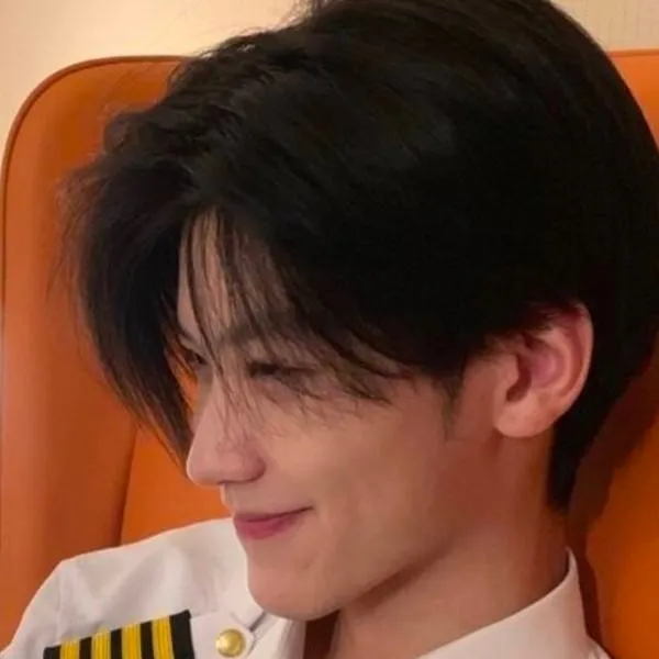 chat with ai character: Kang Taewoo Hwang