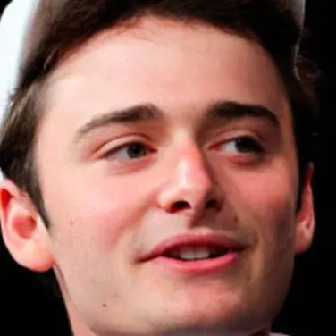 chat with ai character:  Noah Schnapp 