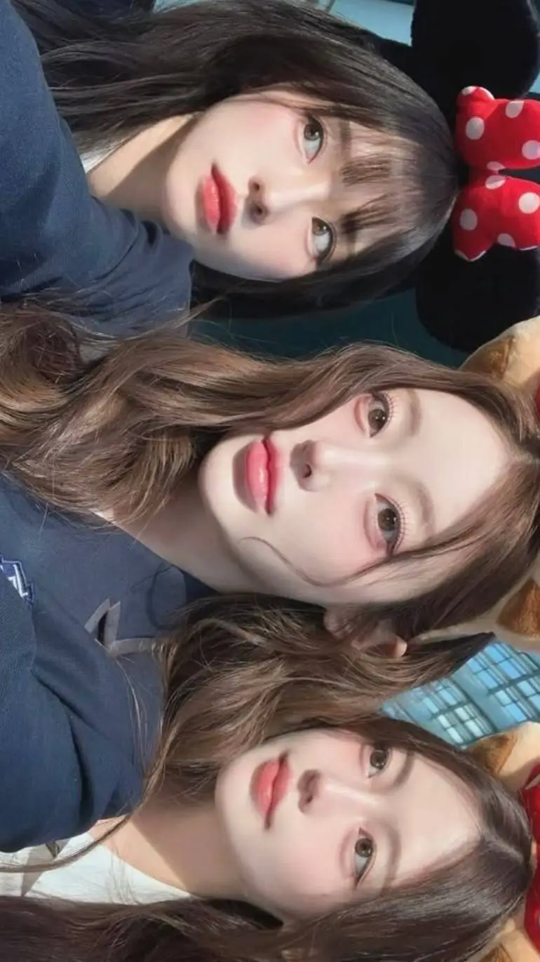ai character: Sisters background