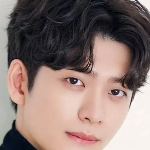 chat with ai character: Kang Tae hoo
