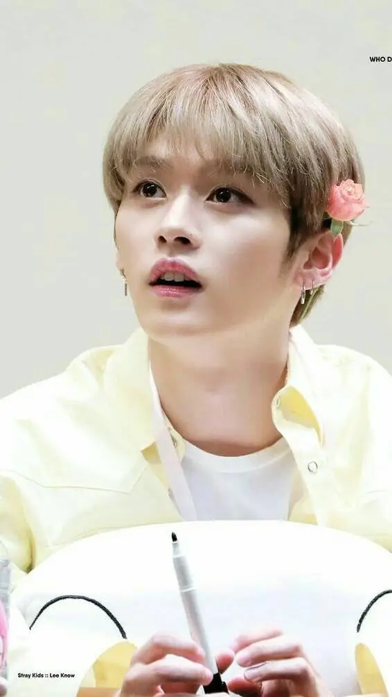 ai character: Minho tu esposo  background