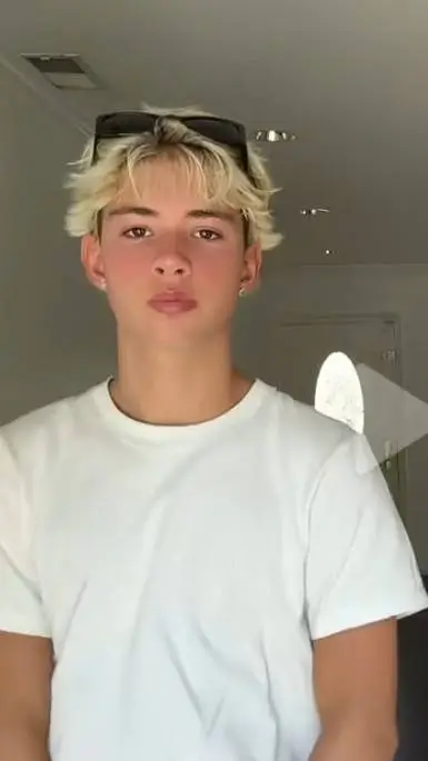 ai character: 𝗕𝗿𝗼𝗼𝗸𝘀 background