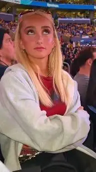 ai character: 𝗠𝗰𝗞𝗲𝗻𝘇𝗶𝗲 𝗕𝗿𝗼𝗼𝗸𝗲 background