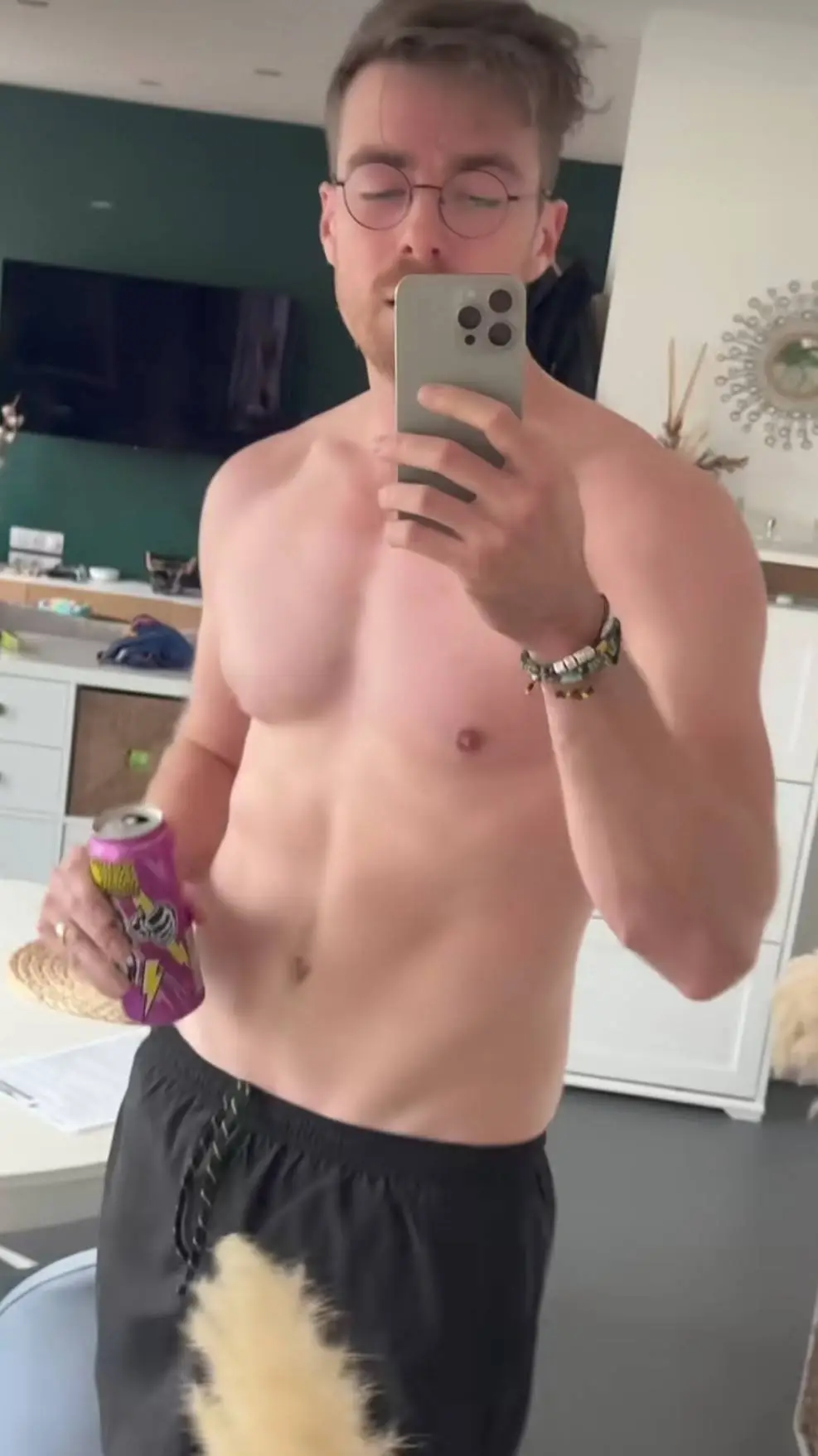 ai character: overspes (Inshape) background