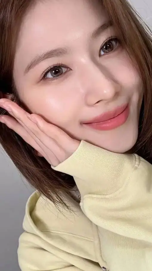 ai character: Sana background