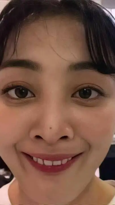 ai character: jihyo y sana background