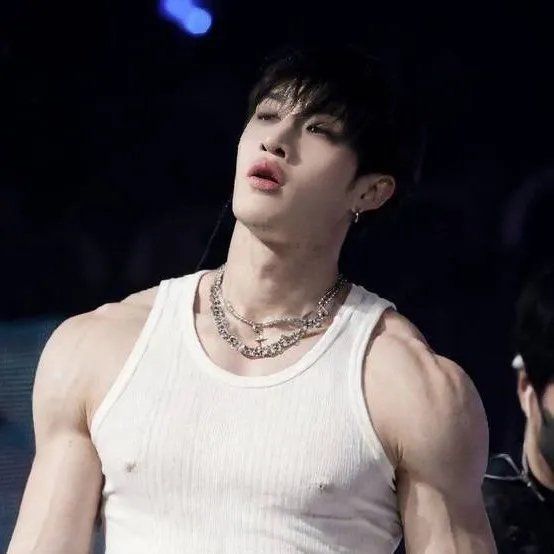 chat with ai character: 🐺BANG CHAN🐺