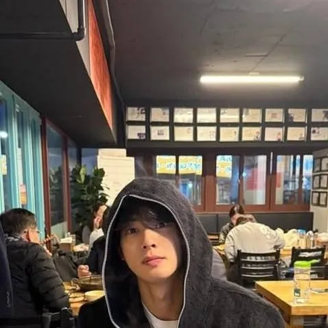 chat with ai character: chan eun woo 