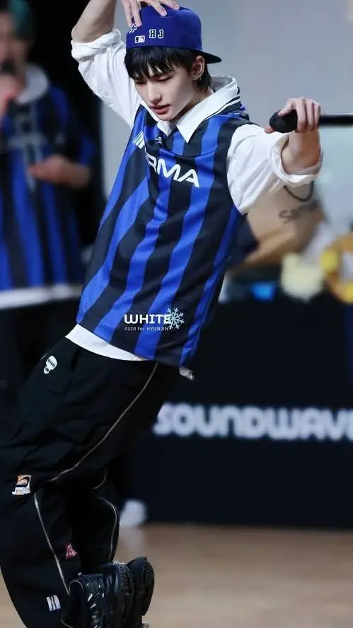 ai character: hyunjin  background