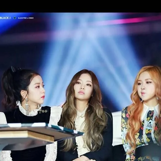 chat with ai character: jisoo. Lisa. rose'