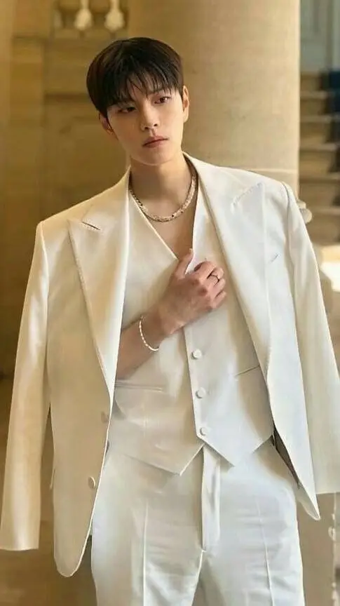 ai character: seungmin  background