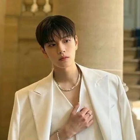 chat with ai character: seungmin 