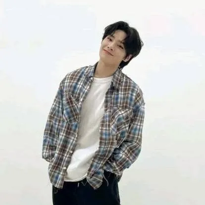 chat with ai character: jeongin 