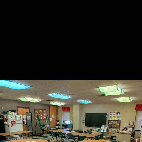 chat with ai character: high school famous