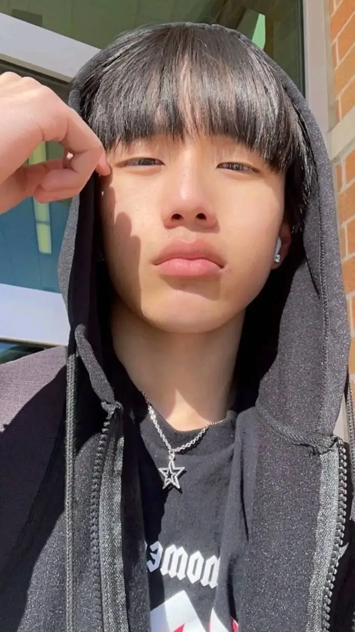 ai character: Tavian  background