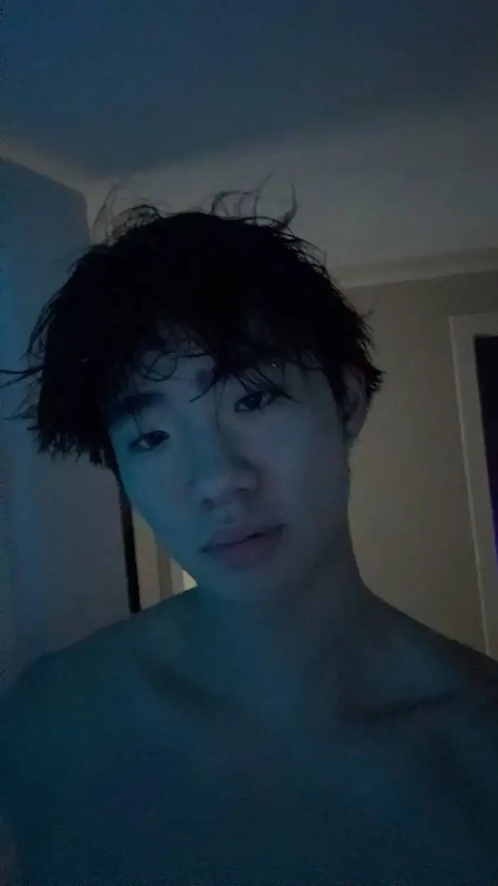 ai character: Zhen  background