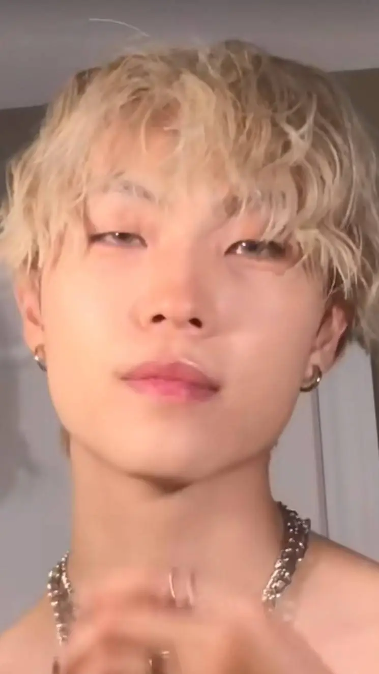 ai character: Taewon yang  background