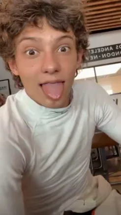 chat with ai character: Kimi Antonelli 