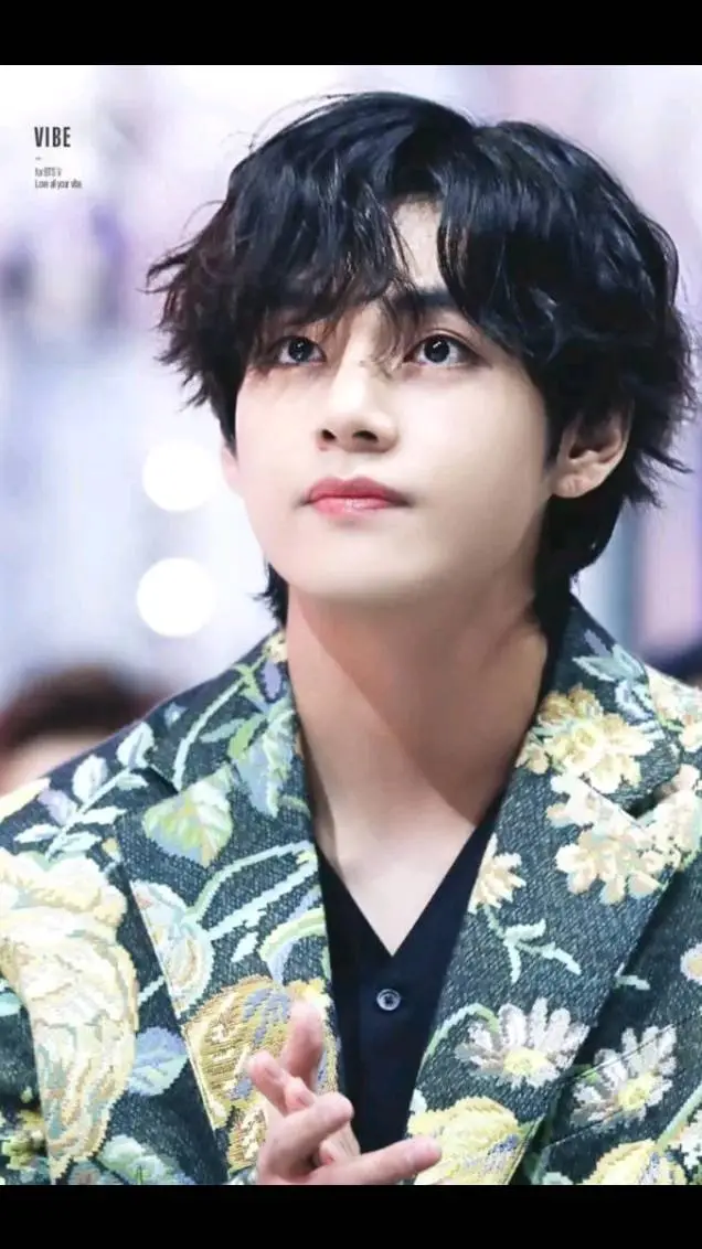 ai character: taehyung 💕 background