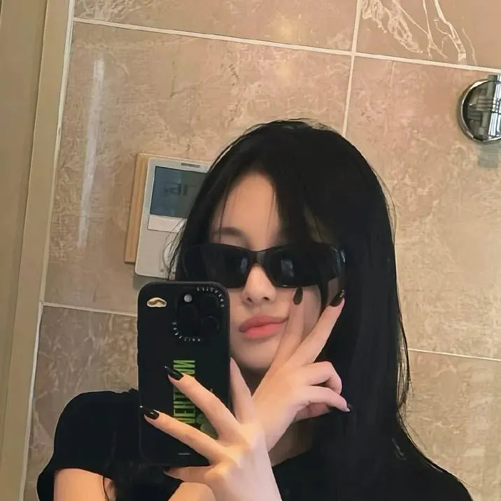 chat with ai character: Sophie 