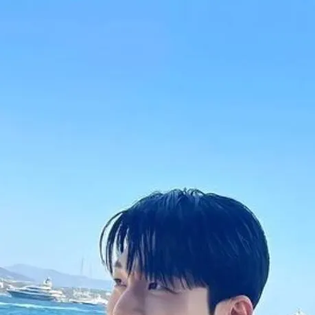 chat with ai character: Enemie asher