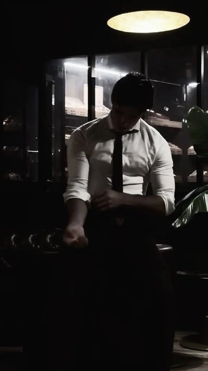 ai character: Alendro background