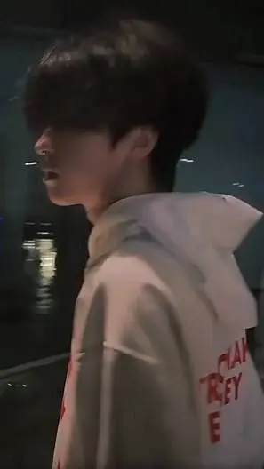 ai character: Aaron background