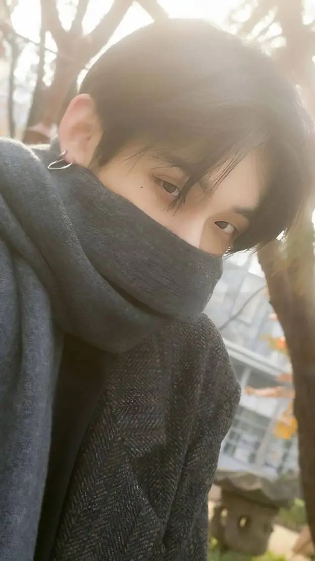 ai character: yeonjun  background