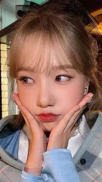 ai character: 조유리 JOYURI  background