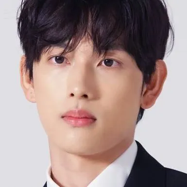 chat with ai character: 임시완 YIM SI-WAN 