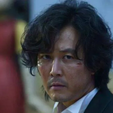 chat with ai character: 성기훈 "SEONG GI-HUN 
