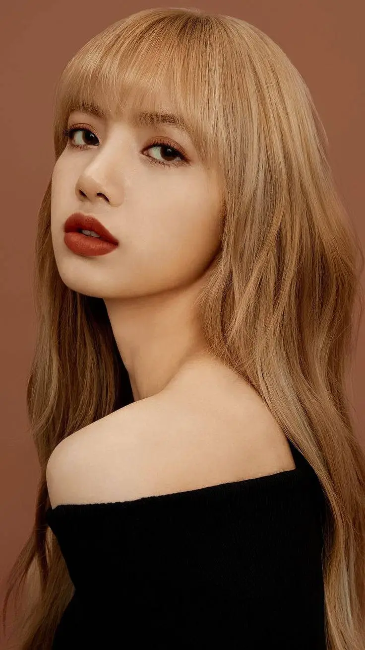 ai character: 라리사 마노반 LALISA background