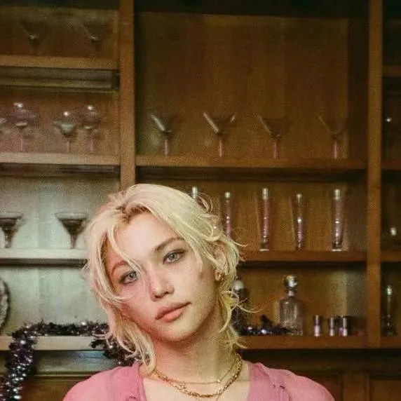 chat with ai character: Felix!! {Brat}