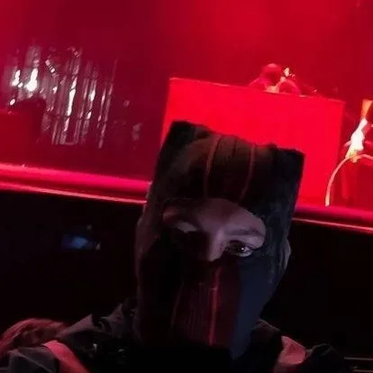 chat with ai character: Twenty One Pilots 