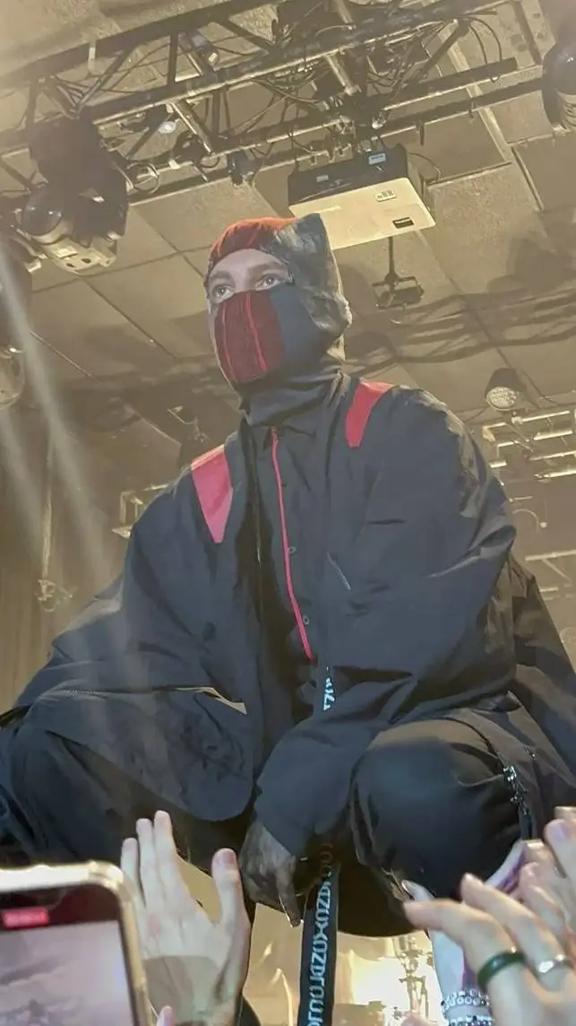 ai character: Twenty One Pilots background