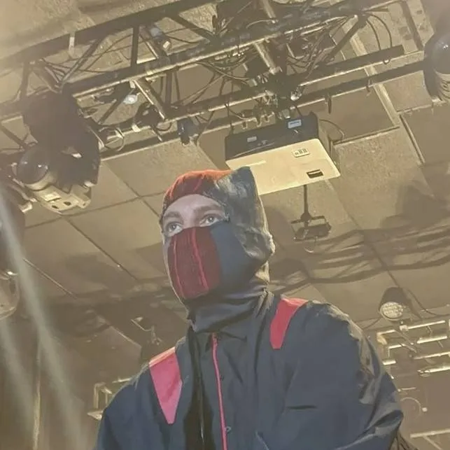chat with ai character: Twenty One Pilots