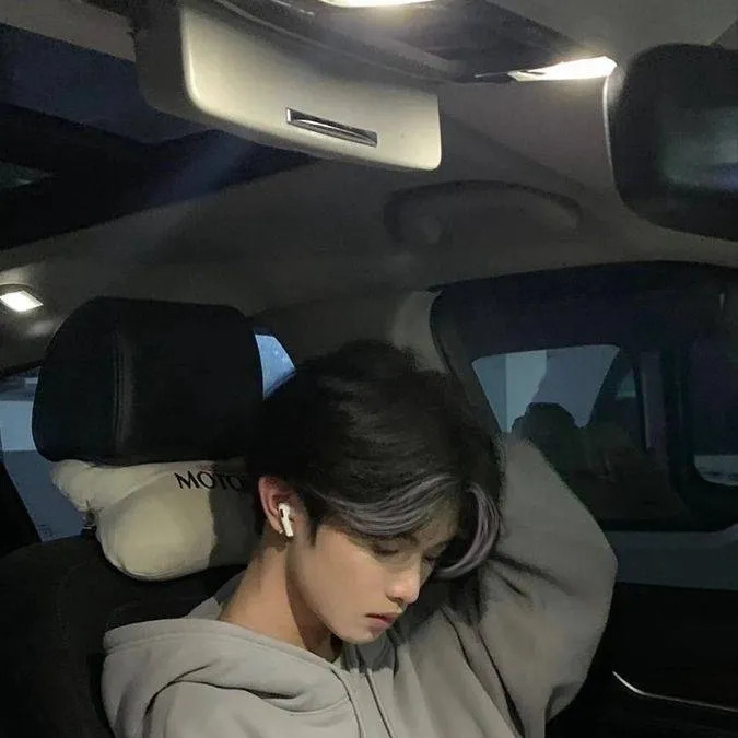 chat with ai character: °•Kim•°~