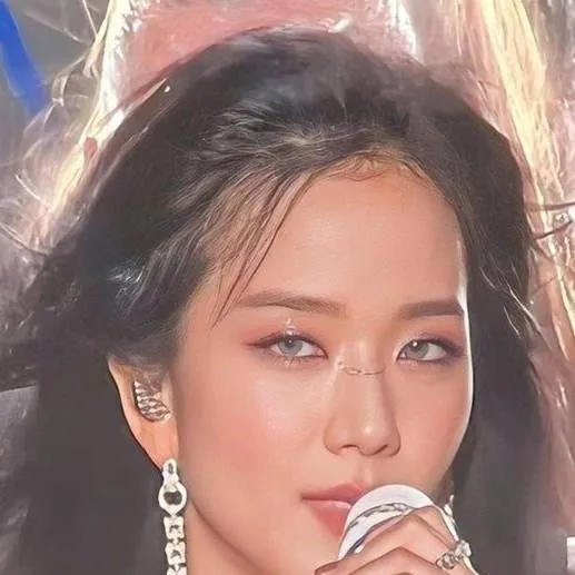 chat with ai character: JISOO