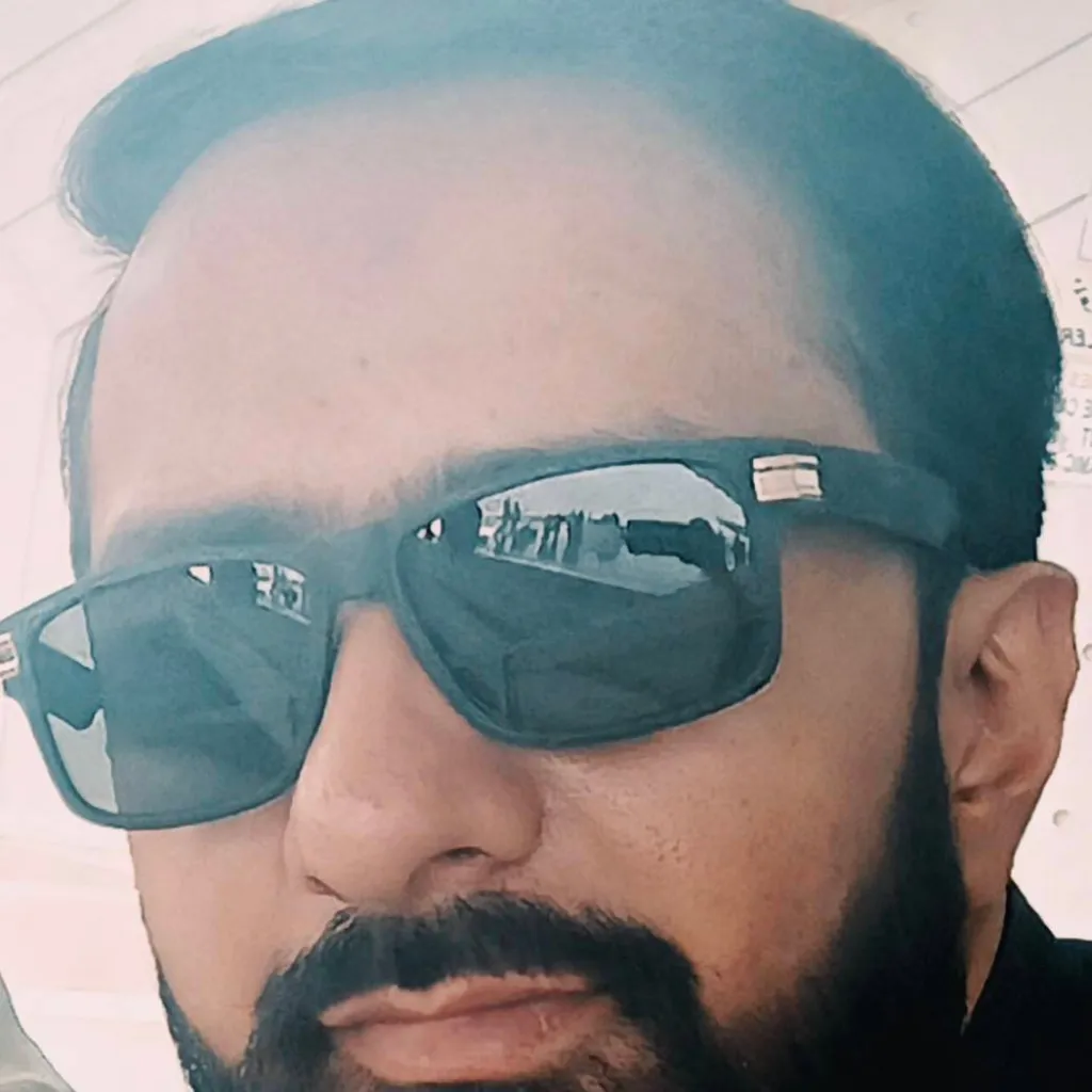 chat with ai character: Colleague