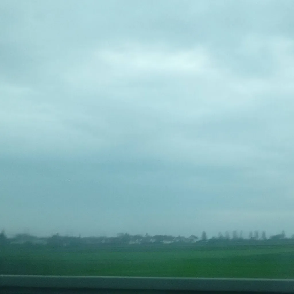 chat with ai character: Comfront bot..