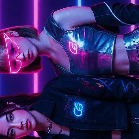chat with ai character: crazy girls 
