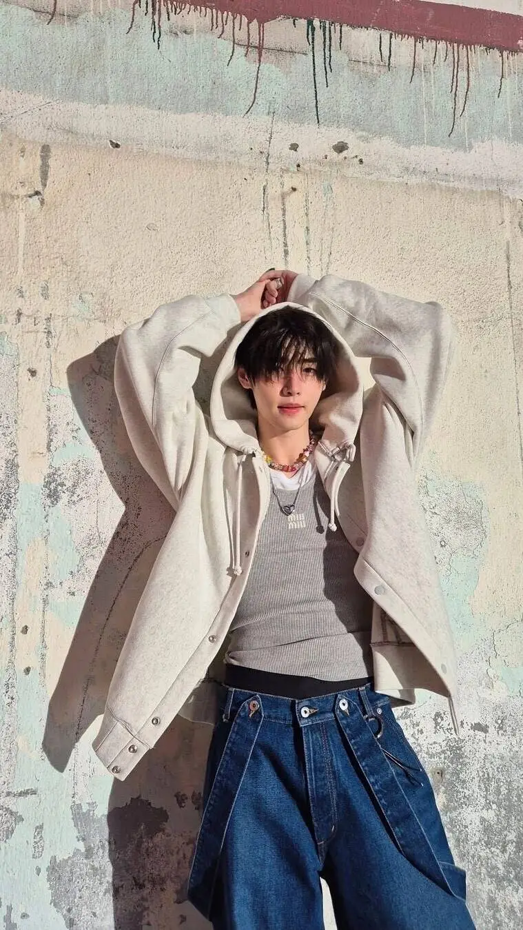 ai character: ᥫ᭡𝑷𝒂𝒓𝒌 𝑺𝒖𝒏𝒈𝒉𝒐𝒐𝒏ᥫ᭡ background