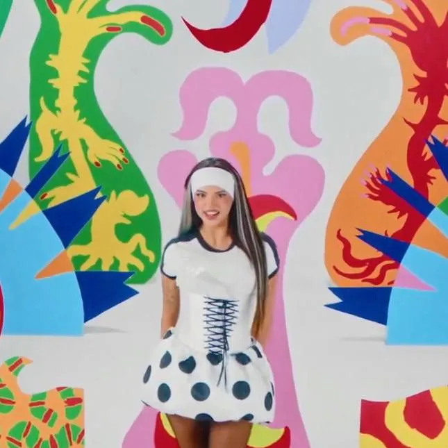 chat with ai character: DARA