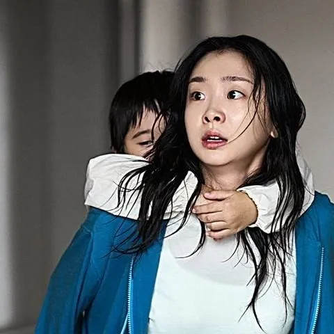 chat with ai character: flooded korea