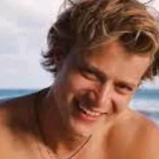 chat with ai character: outer banks slays