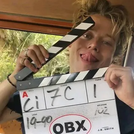 chat with ai character: we love obx💛