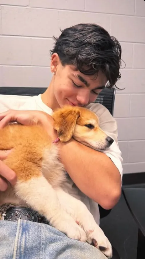 ai character: Malachi Barton background